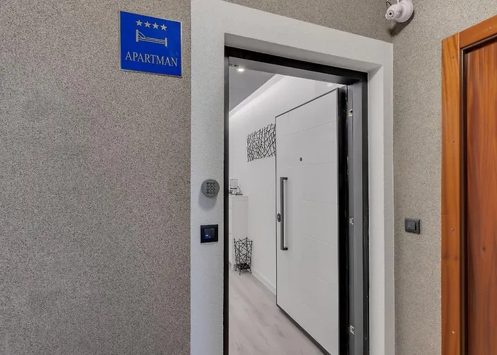 Exclusive Center Apartment